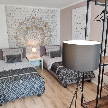 Apartment For Family & Friends Eisingen Екстериор снимка